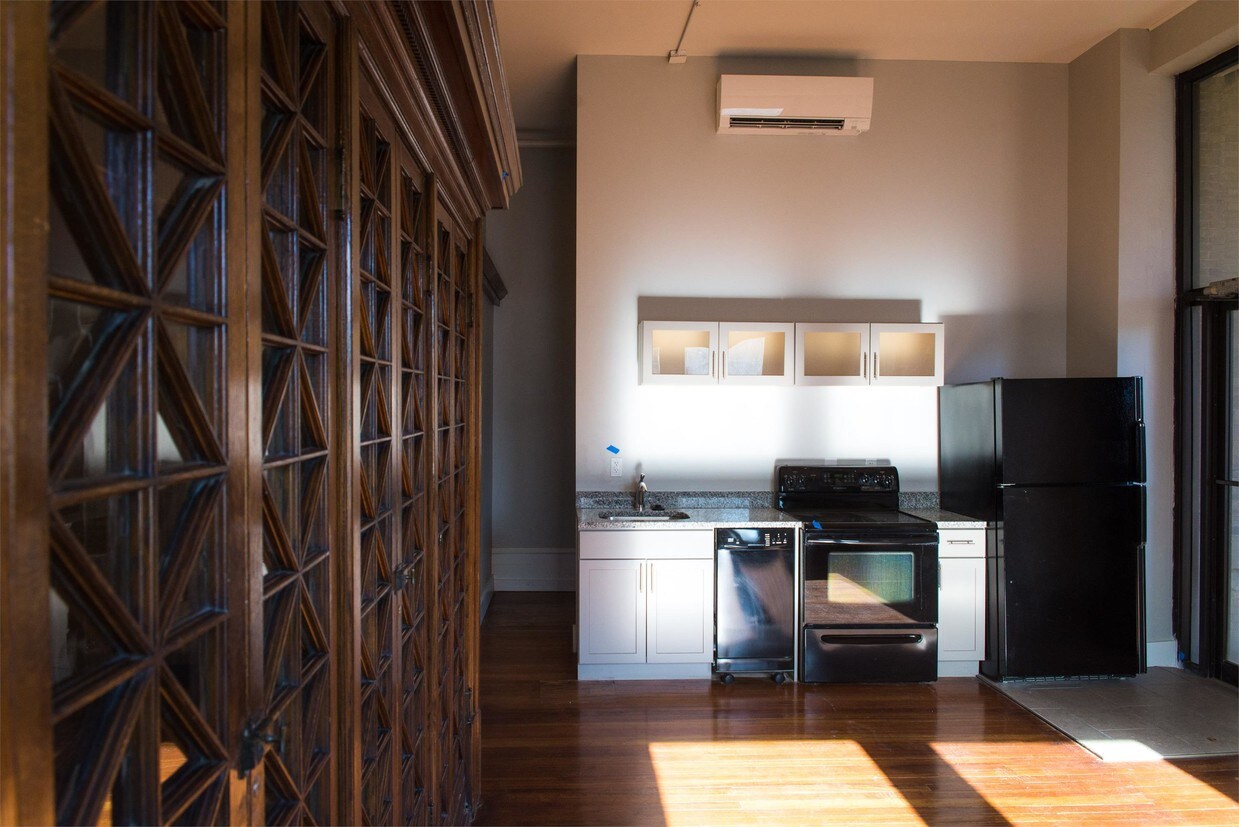 601 S 5th St Unit 203, Leavenworth, KS 66048 Room for Rent in