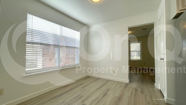 Building Photo - 2404 Deer Horn Dr