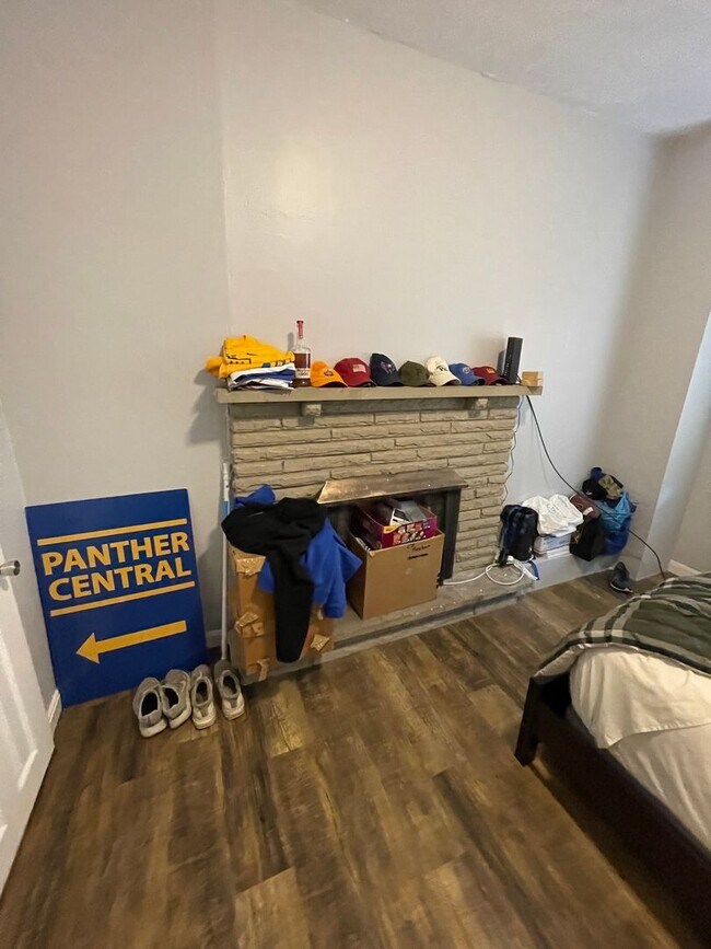 Photo - 3424 1/2 Ward St Apartment