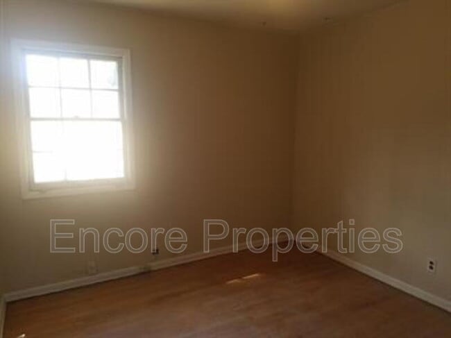 Building Photo - 2106 Wintergreen Pl