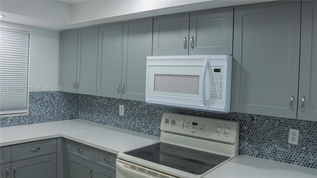 Foto del edificio - 9421 Evergreen Pl