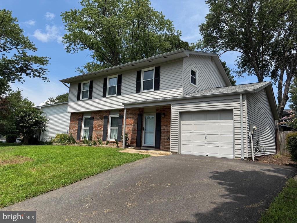 Foto principal - 1717 Fallsway Dr