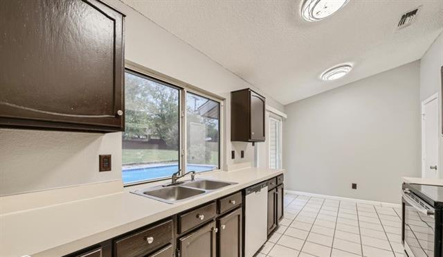 Foto del edificio - 6121 Maurie Ct