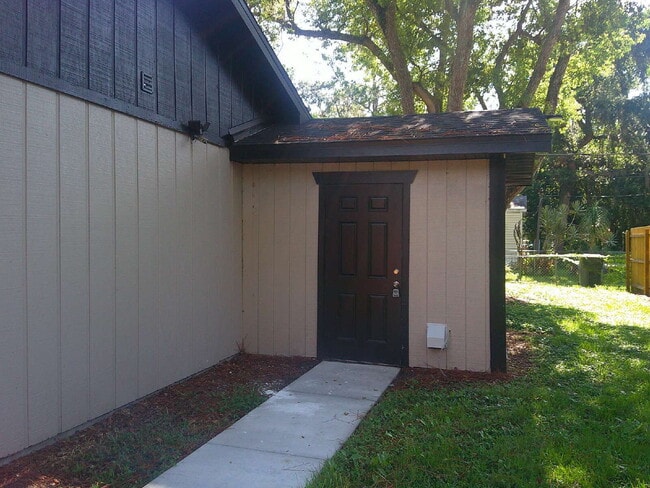 Building Photo - Adorable updated 2 bedroom 1 bath Unit in ...
