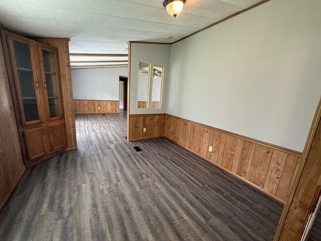 Building Photo - 3 Bedroom 2 Bath House