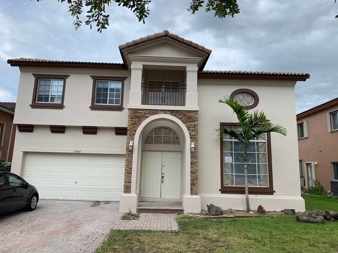 Primary Photo - 15642 SW 8th Ln