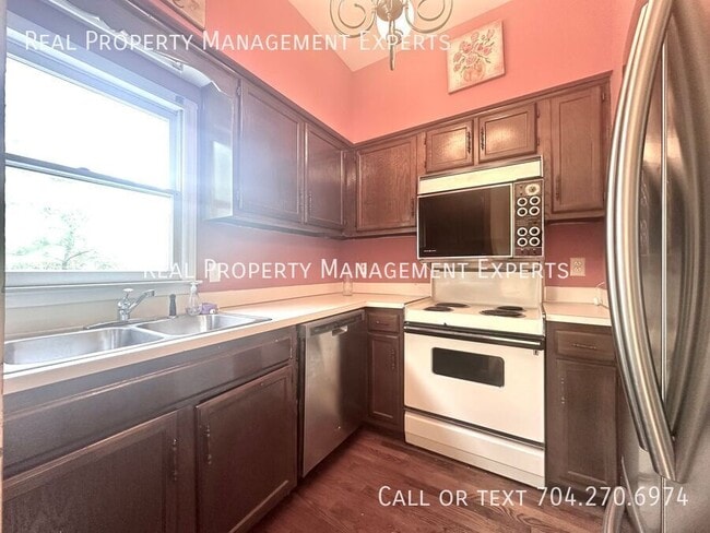 Photo - 310 W 10th St Townhome