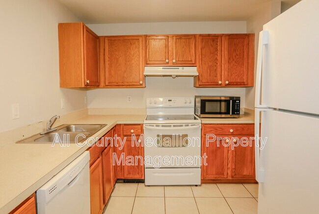 Building Photo - 2511 Hightower Ave S
