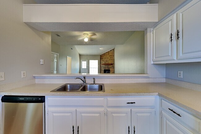 Building Photo - 6206 Alissa Dr