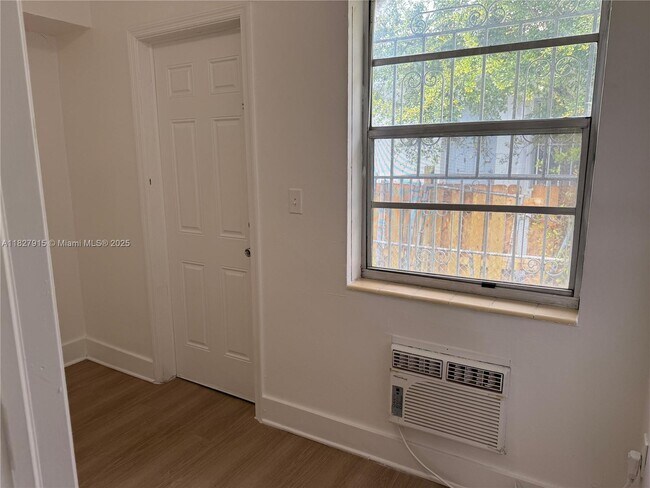 Foto del edificio - 167 NW 56th St
