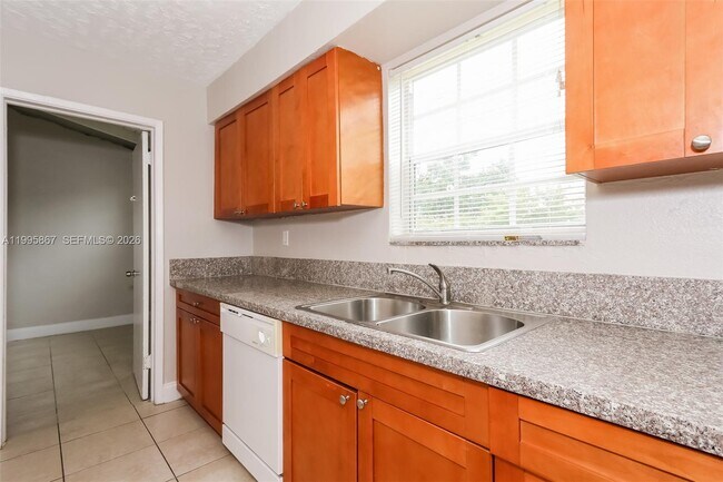 Foto del edificio - 6331 Southgate Blvd