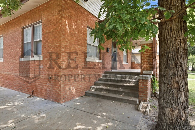 Building Photo - 525 Chautauqua