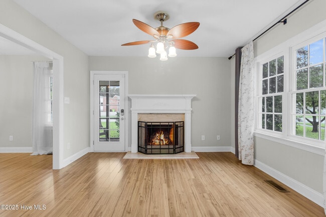 Building Photo - 1609 Lucerne Way