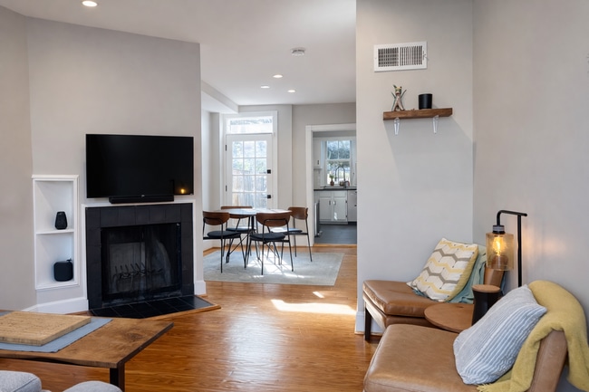 Building Photo - 1215 C St SE