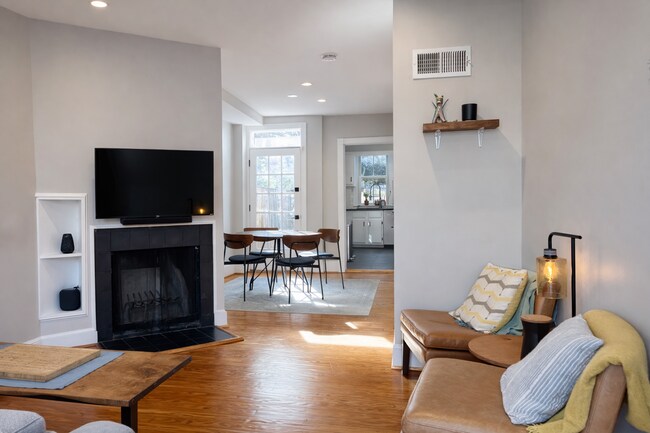 Foto del edificio - 1215 C St SE