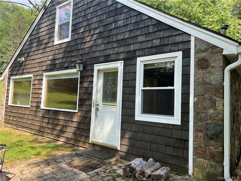 Primary Photo - 591 S Mountain Rd