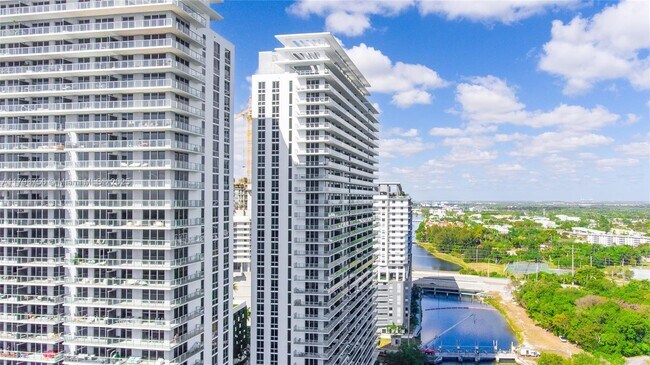Foto del edificio - 16385 Biscayne Blvd