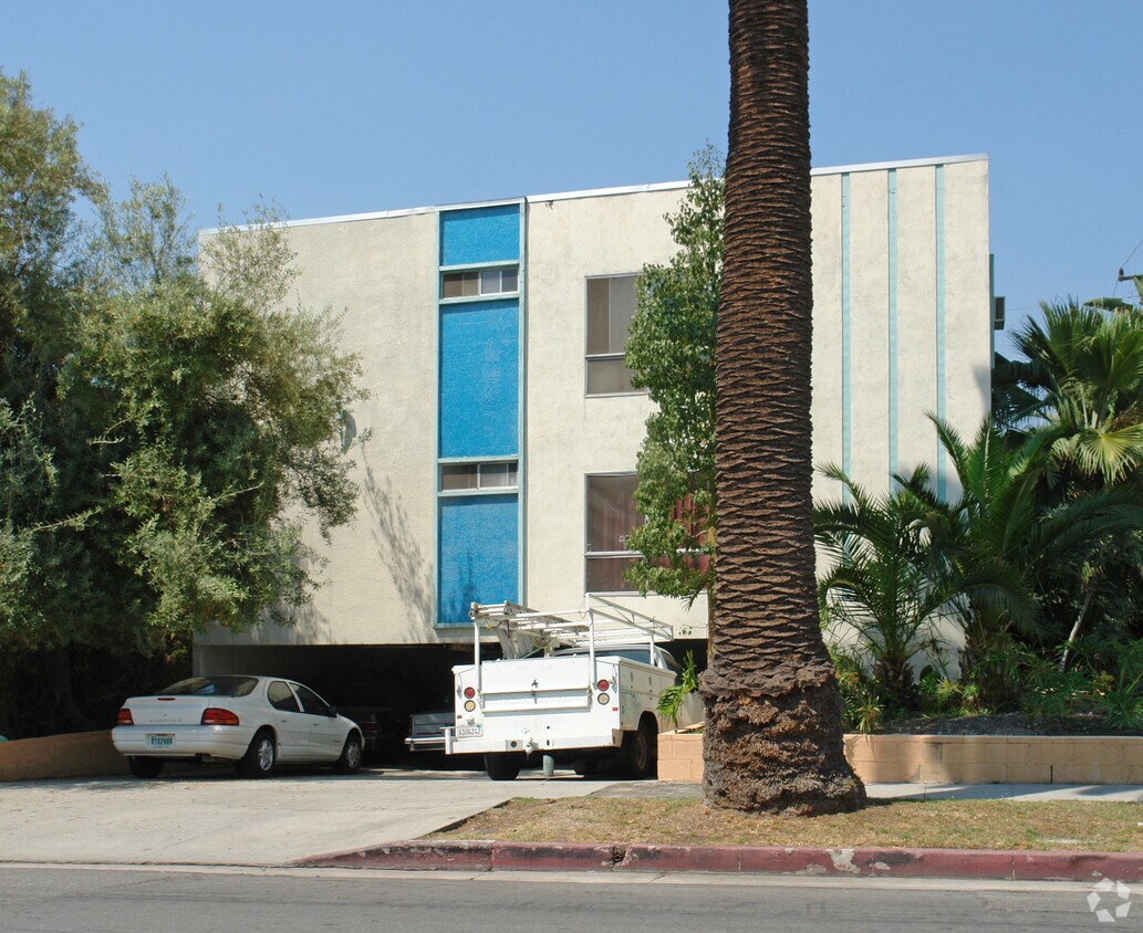 Building Photo - 8360 Clinton St