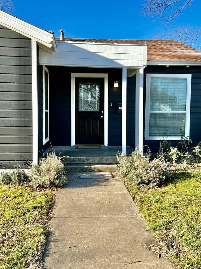 Photo - 1243 Centerville Rd House