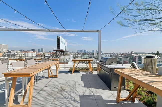 Building Photo - Somi