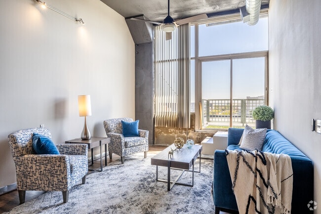 2BD, 2BA - 1,256SF - Living Room - TipTop