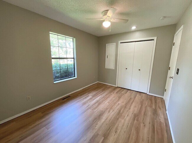 Building Photo - LEASING