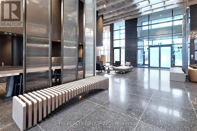 Photo du bâtiment - 8 Interchange Wy