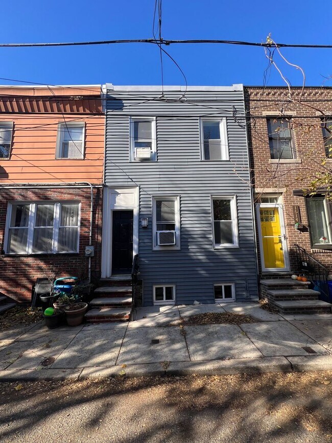 Foto del edificio - Stunning 2-Bedroom Townhome in Passyunk Sq...