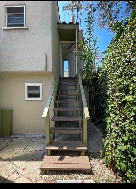 Building Photo - 843 Huntley Dr