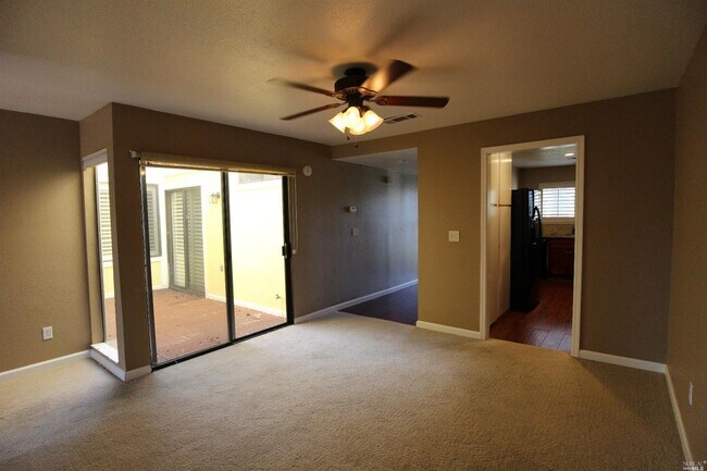 Building Photo - 720 Yellowstone Dr