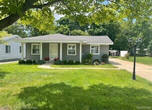 Building Photo - 2520 Greenlawn Ave