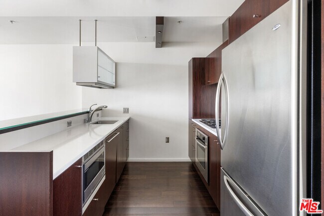 Foto del edificio - 1155 S Grand Ave