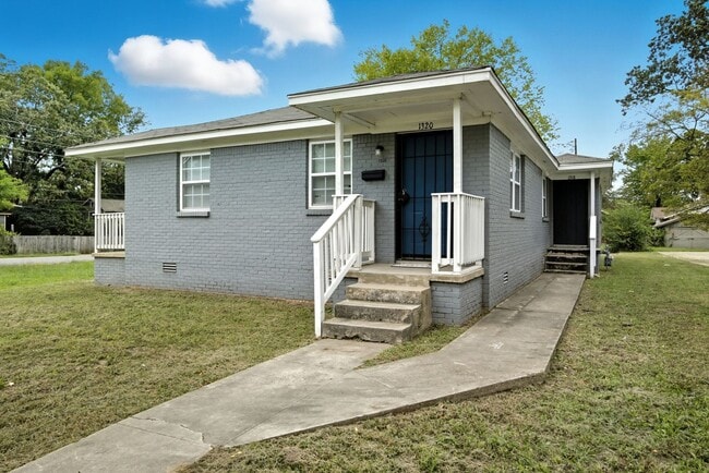 Building Photo - Summit