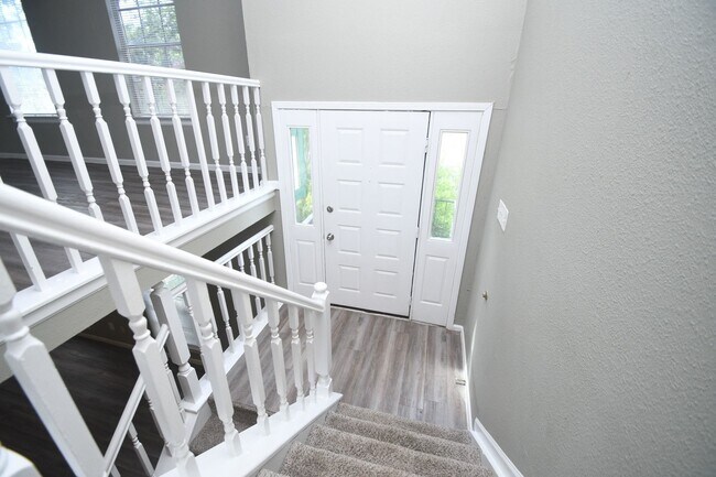 Foto del edificio - 379 Richvale Ln