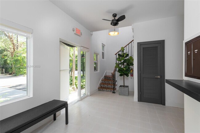 Foto del edificio - 3669 Poinciana Ave