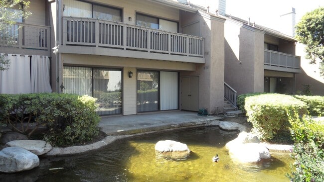 Remodeled, ground level, 1 bedroom, 1 bath condo in Lakeside Garden Grove Community - Remodeled, ground level, 1 bedroom, 1 bath condo in Lakeside Garden Grove Community
