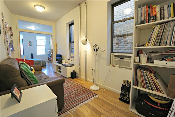 Foto del edificio - 56 E 7th St