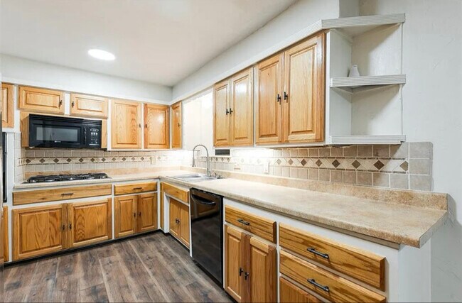 Foto del edificio - 604 Howard Ct