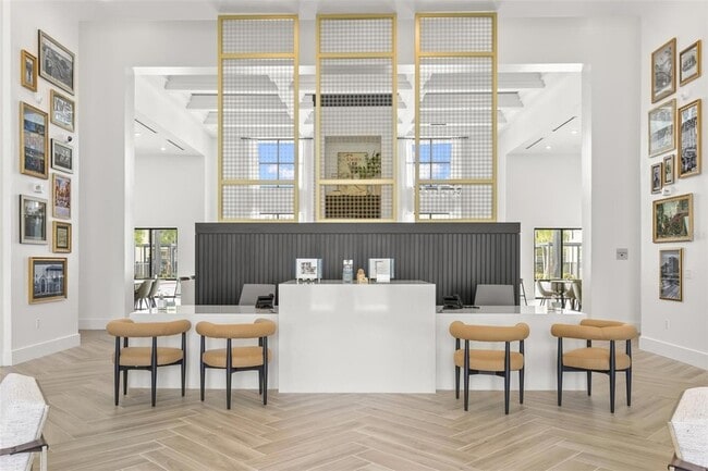 Foto del edificio - 7210 Interbay Blvd