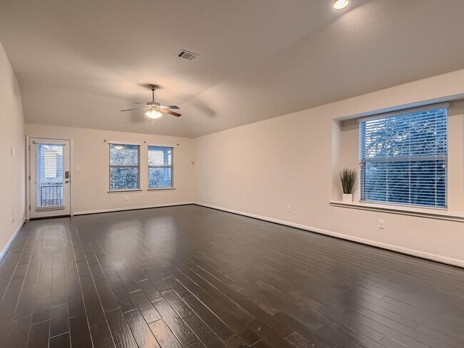 Foto del edificio - 18400 Deep Well Dr