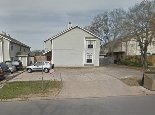 Building Photo - 1102 Verde Dr