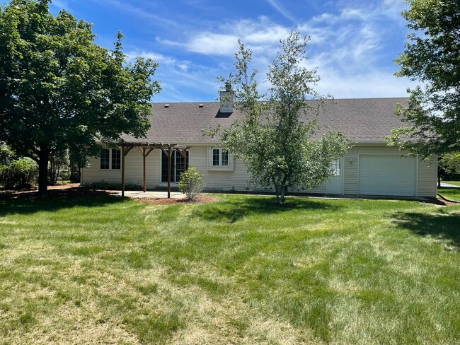 Building Photo - 3 Bed, 2 Bath Home for Rent, Hartland, Arr...