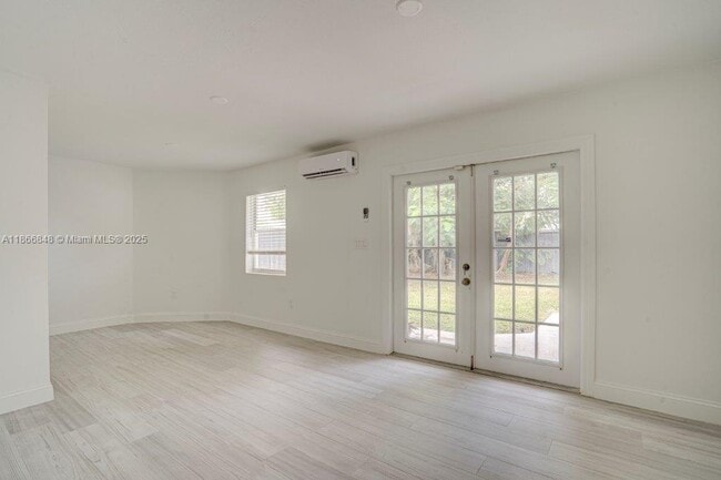 Foto del edificio - 7091 Taft St