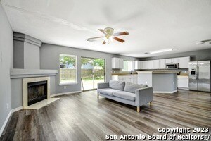 Foto del edificio - 8807 Shadow Wood Ln