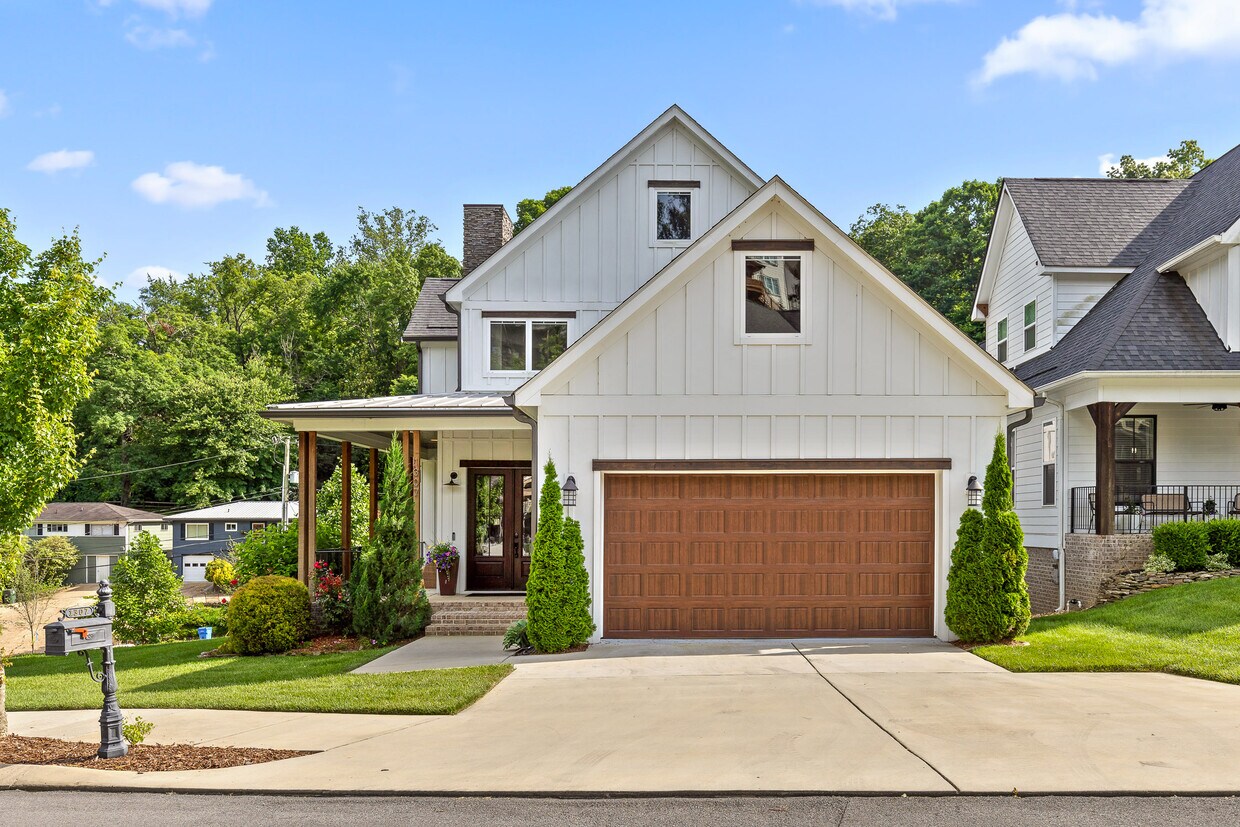 Primary Photo - 1307 Carrington Way