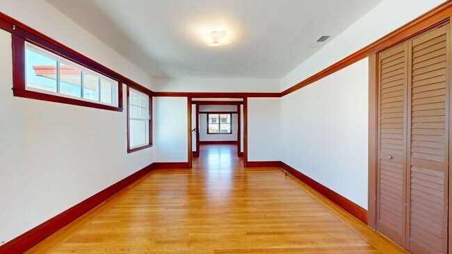Foto del edificio - 2040-2046 Vine St Shattuck