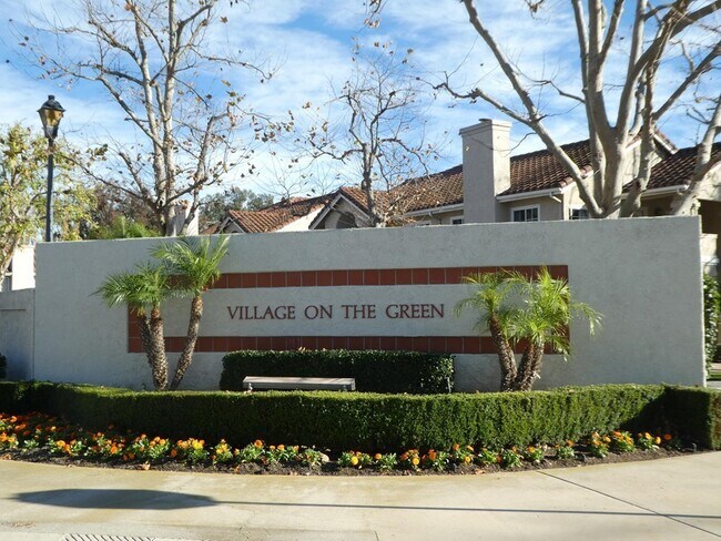 Foto del edificio - 615 Baywood Ln