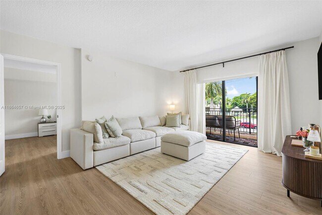Foto del edificio - 9340 Fontainebleau Blvd