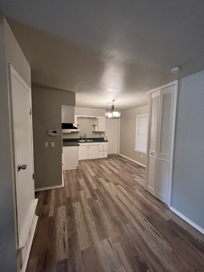 Foto del edificio - 5011 Wycliff Dr