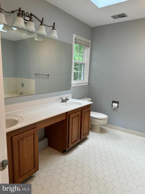 Primary Photo - 12859 Valleywood Dr